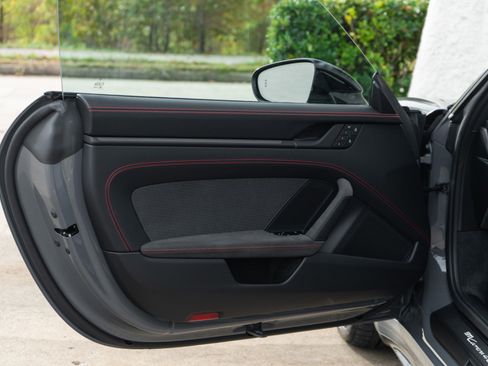 Used 2025 Porsche 911 Carrera 4 GTS image 27