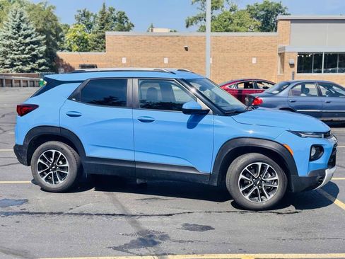 Used 2024 Chevrolet TrailBlazer LT w/ LT Cold Weather Package FWD image 3