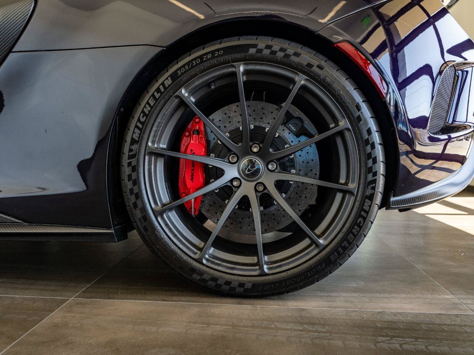 Used 2016 McLaren 675LT Coupe RWD image 38