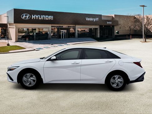 New 2026 Hyundai Elantra SE FWD image 3