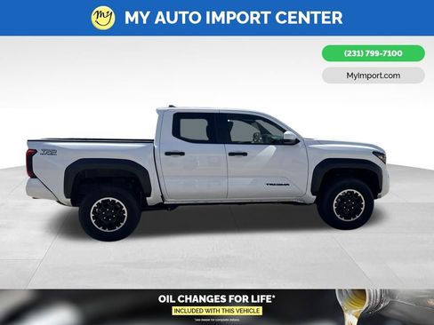 Used 2024 Toyota Tacoma TRD Off-Road AWD/4WD image 8