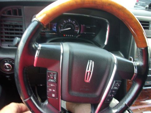 Used 2015 Lincoln Navigator 2WD image 22