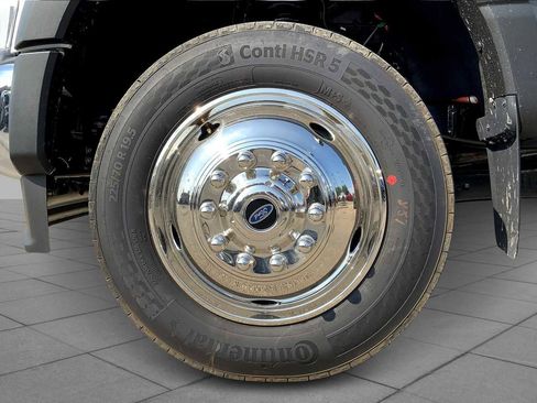 New 2025 Ford F450 XLT image 9