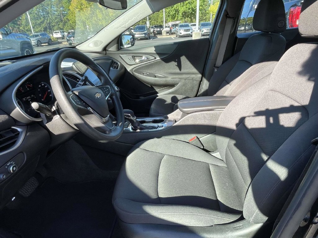 Used 2025 Chevrolet Malibu LT FWD image 16