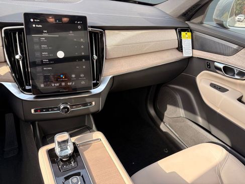 New 2026 Volvo XC90 B6 Plus w/ Protection Package Premier AWD/4WD image 24