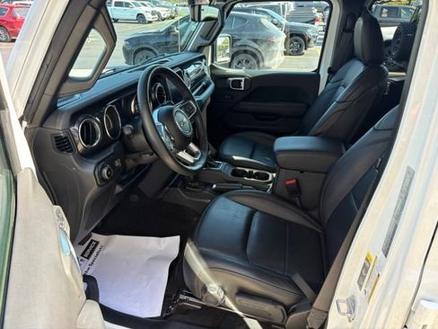 Used 2023 Jeep Wrangler Unlimited Sahara AWD/4WD image 18