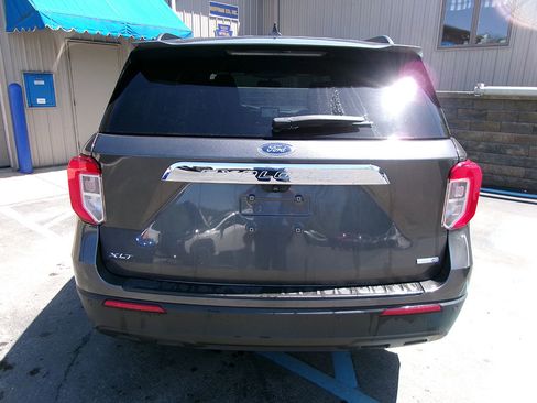 Used 2020 Ford Explorer XLT image 4