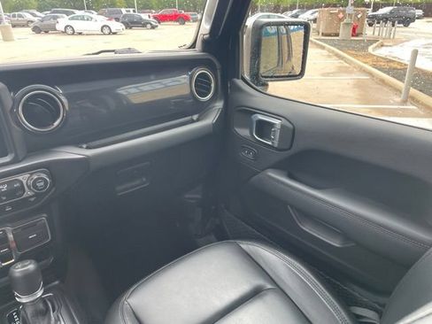 Used 2022 Jeep Wrangler Unlimited Sahara AWD/4WD image 16