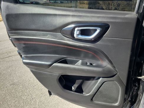 Used 2025 Jeep Compass Trailhawk image 28