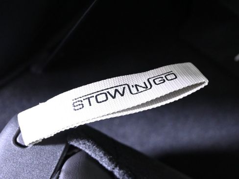 Used 2025 Chrysler Pacifica Select image 16