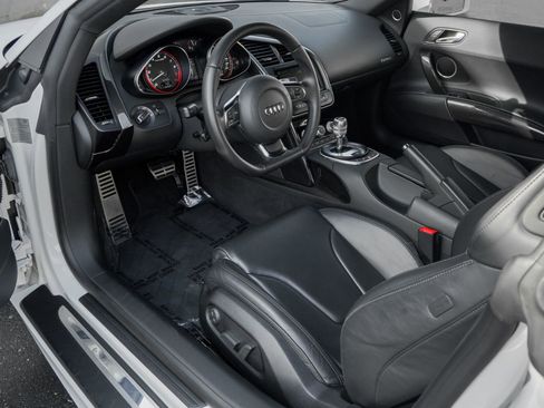 Used 2010 Audi R8 V10 image 2