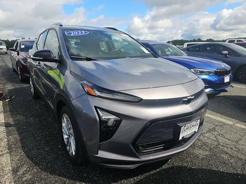 Used 2023 Chevrolet Bolt EUV LT w/ Driver Confidence Package FWD image 2