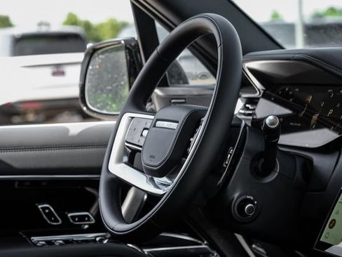 New 2026 Land Rover Range Rover Long Wheelbase SE AWD/4WD image 17