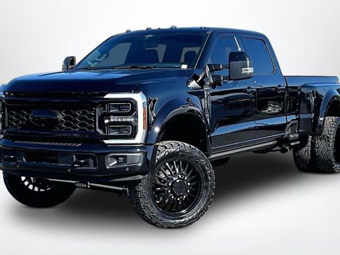 Used 2025 Ford F450 Platinum w/ FX4 Off-Road Package AWD/4WD image 3