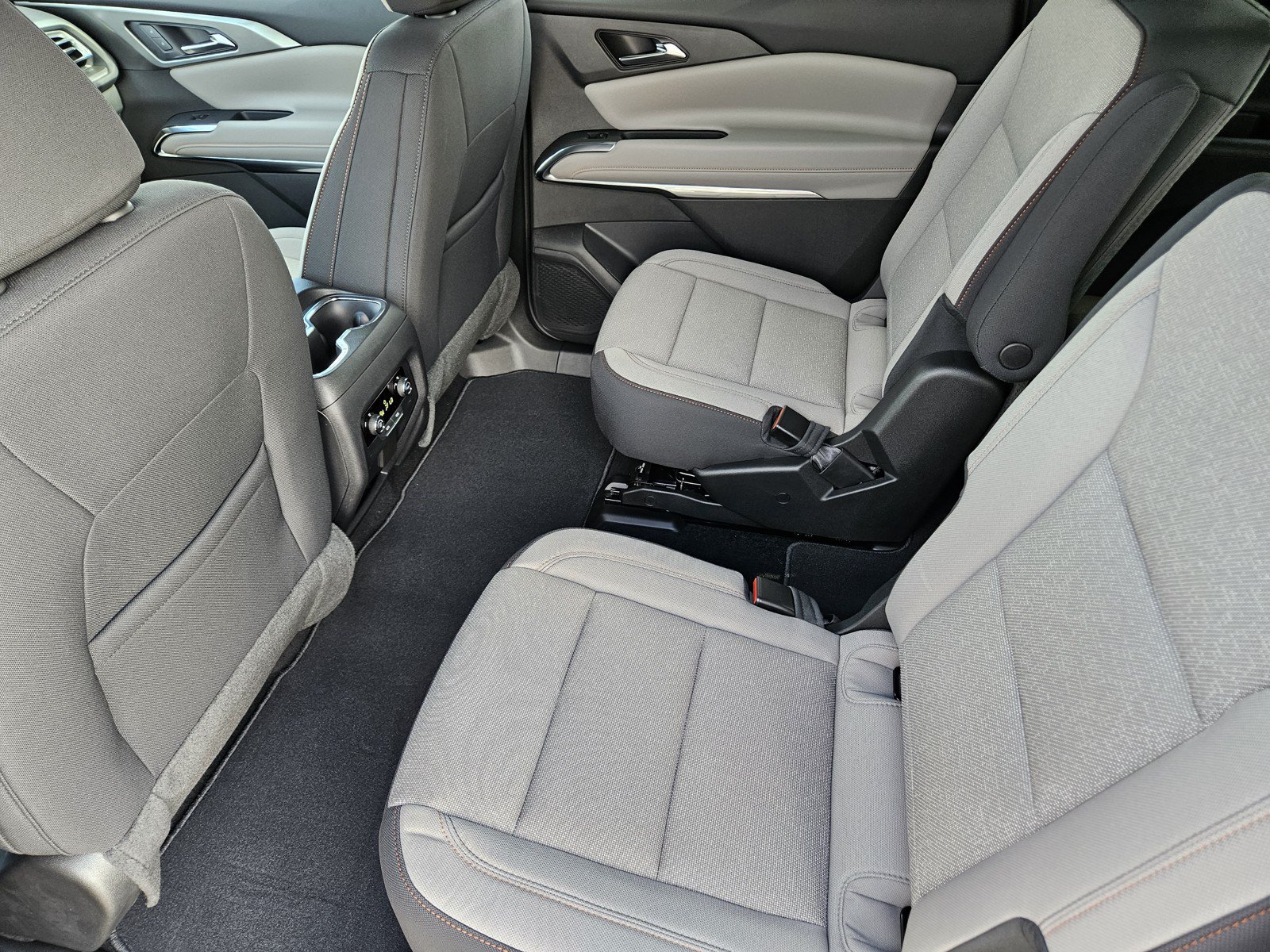 New 2027 Chevrolet Traverse LT w/ Driver Confidence Package FWD image 19
