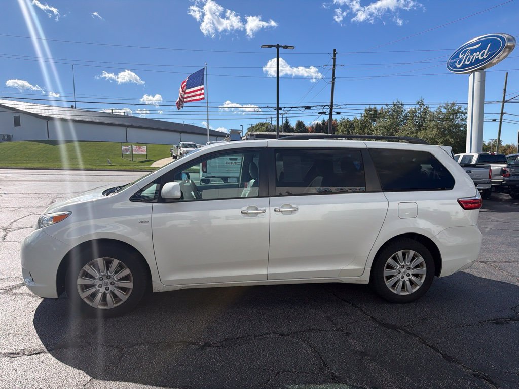 Used 2016 Toyota Sienna XLE w/ XLE Navigation Package AWD/4WD image 5