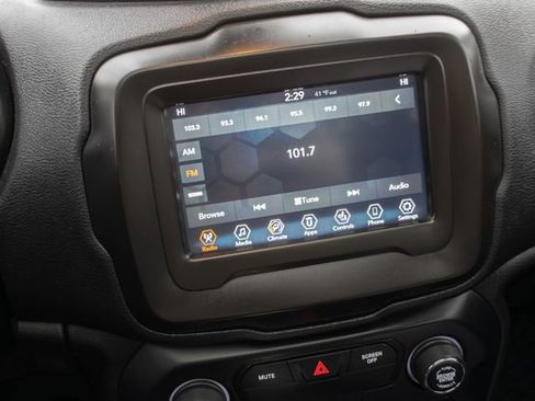 Used 2019 Jeep Renegade Trailhawk image 24