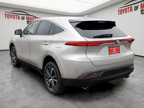 Certified 2021 Toyota Venza LE image 3