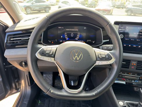 Used 2025 Volkswagen Jetta SE FWD image 10