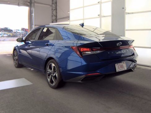 Used 2023 Hyundai Elantra SEL w/ Convenience Package FWD image 8