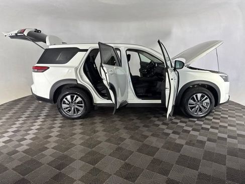Certified 2025 Nissan Pathfinder S AWD/4WD image 13