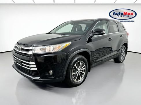 Used 2019 Toyota Highlander XLE AWD/4WD image 2