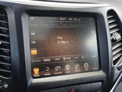 Used 2015 Jeep Cherokee Trailhawk w/ Comfort/Convenience Group AWD/4WD image 18
