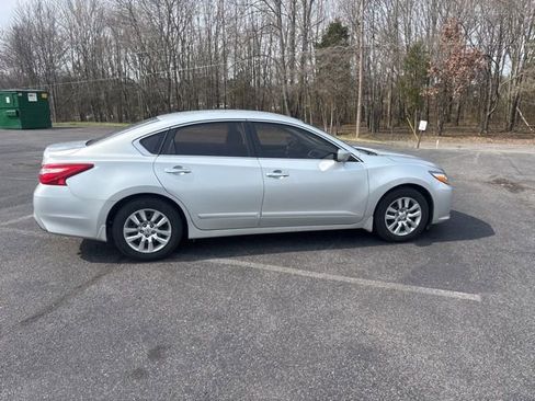 Used 2017 Nissan Altima 2.5 S w/ Power Driver Seat Package image 4