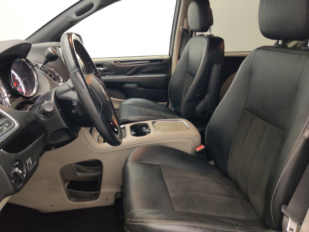 Used 2019 Dodge Grand Caravan SXT FWD image 17