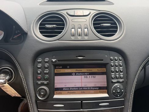 Used 2011 Mercedes-Benz SL 550 image 21