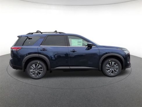 New 2025 Nissan Pathfinder SV image 4