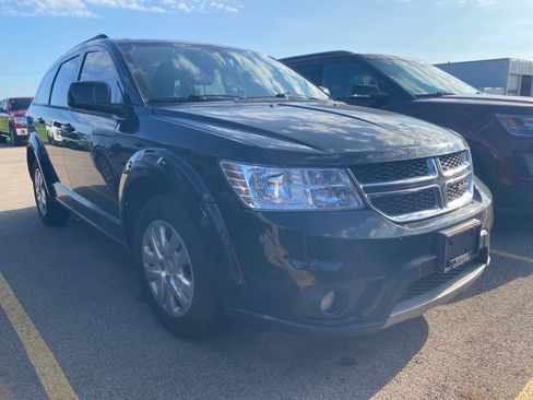 Used 2019 Dodge Journey SE FWD image 4