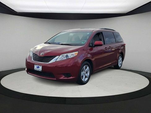 Used 2011 Toyota Sienna LE image 4