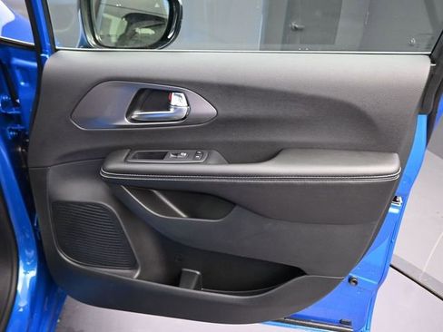 New 2026 Chrysler Pacifica Select image 21