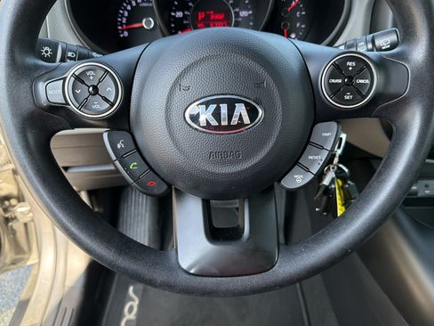 Used 2015 Kia Soul + FWD image 15