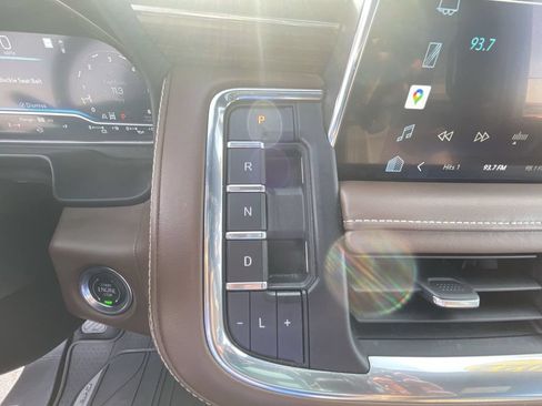 Certified 2022 Chevrolet Suburban High Country AWD/4WD image 16