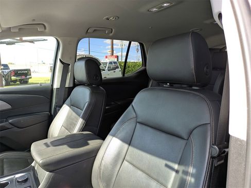 Used 2021 Chevrolet Traverse LT w/ LT Premium Package image 15