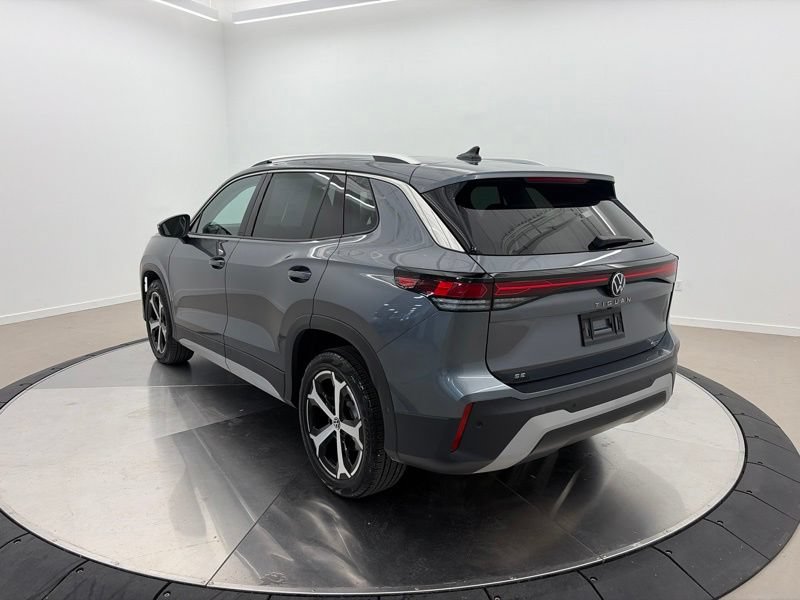 Used 2025 Volkswagen Tiguan SE w/ Panoramic Sunroof Package AWD/4WD image 5