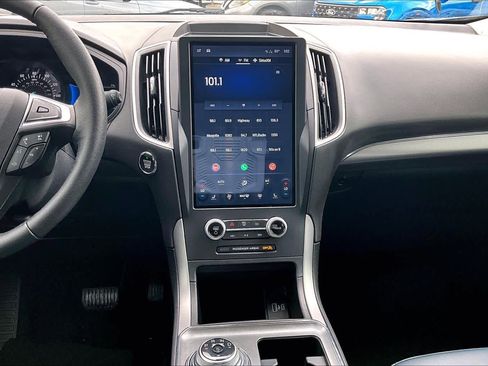 Used 2022 Ford Edge SEL w/ Sport Appearance Package image 6