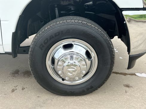 Used 2024 RAM 3500 Tradesman w/ Chrome Appearance Group AWD/4WD image 10