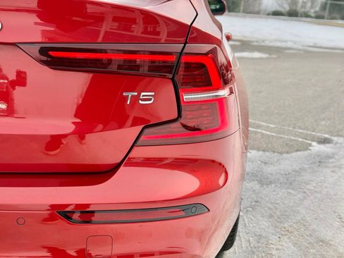 Used 2019 Volvo S60 T5 Momentum image 10