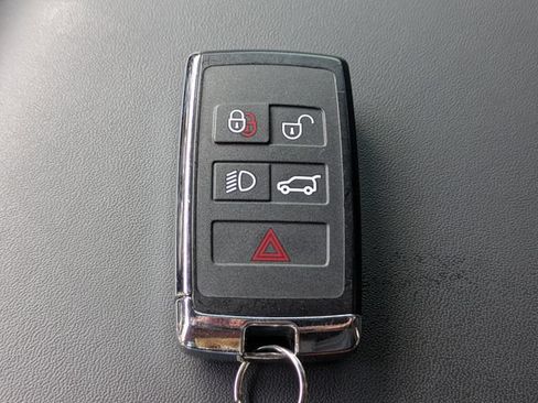 Used 2023 Land Rover Defender 110 X-Dynamic SE AWD/4WD image 31