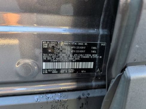 Used 2025 Toyota RAV4 XLE FWD image 29