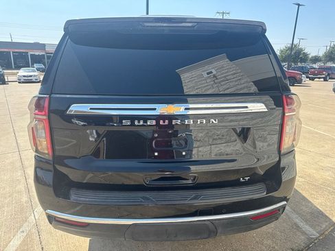 Used 2021 Chevrolet Suburban LT AWD/4WD image 6