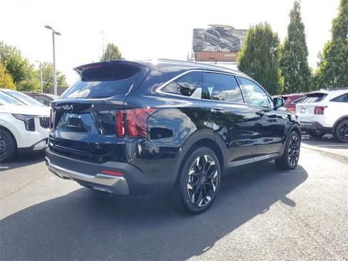 Used 2025 Kia Sorento EX image 4