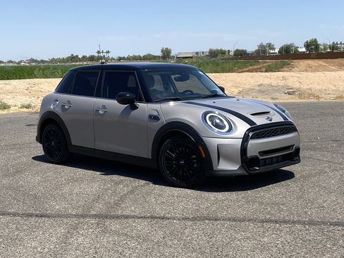 Used 2022 MINI Cooper S w/ Driver Assistance Package FWD image 32