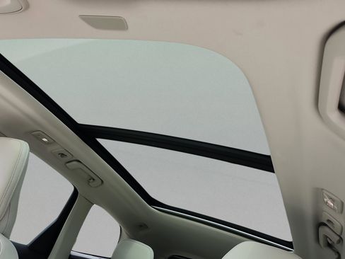 Used 2022 Volvo XC60 B5 Momentum w/ Protection Package Premier image 21