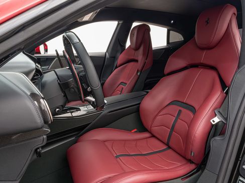 Certified 2026 Ferrari Purosangue AWD/4WD image 5