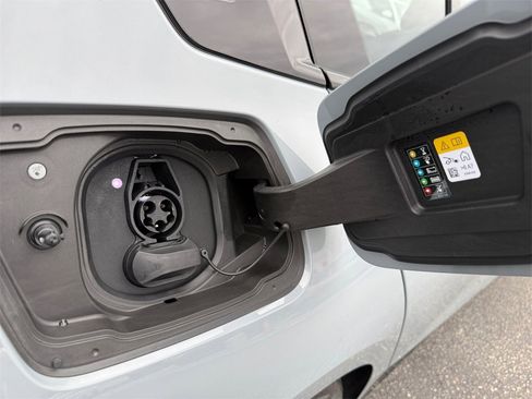 Certified 2025 BMW i5 M60 w/ Premium Package image 37