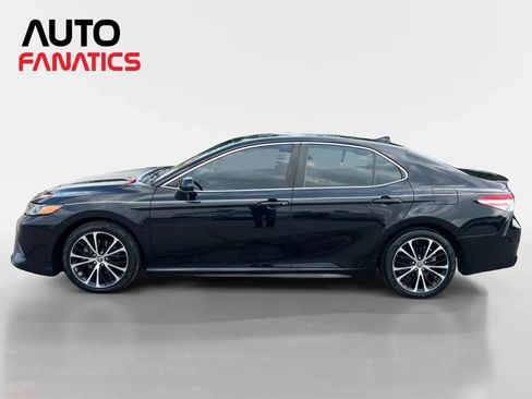 Used 2020 Toyota Camry SE FWD image 2